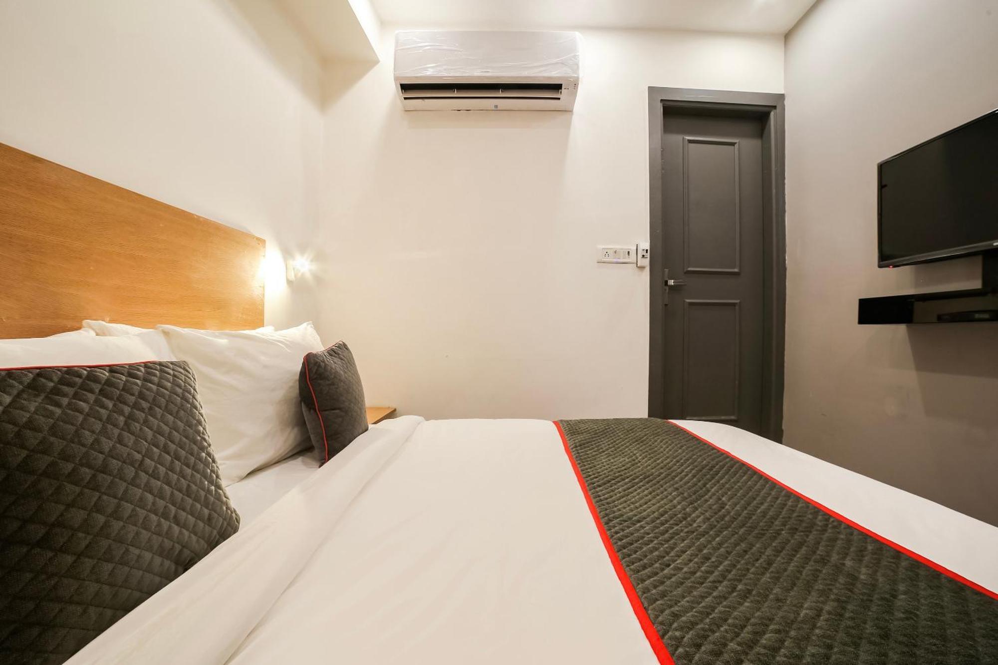 דלהי Super Hotel O Nawada Metro מראה חיצוני תמונה